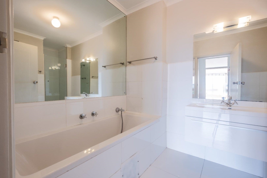 To Let 3 Bedroom Property for Rent in Sea Point Western Cape